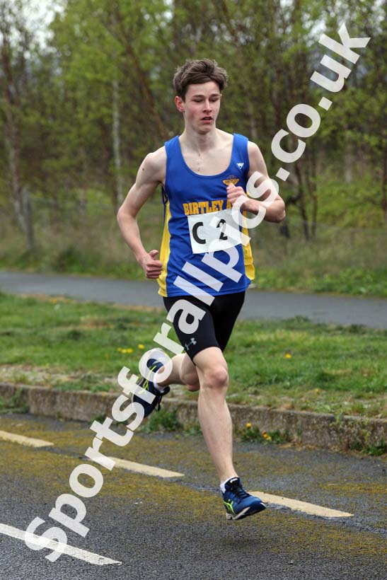 Senior mens relay, Elswick Good Friday Road Races. Photo: David T. Hewitson/Sports for All Pics